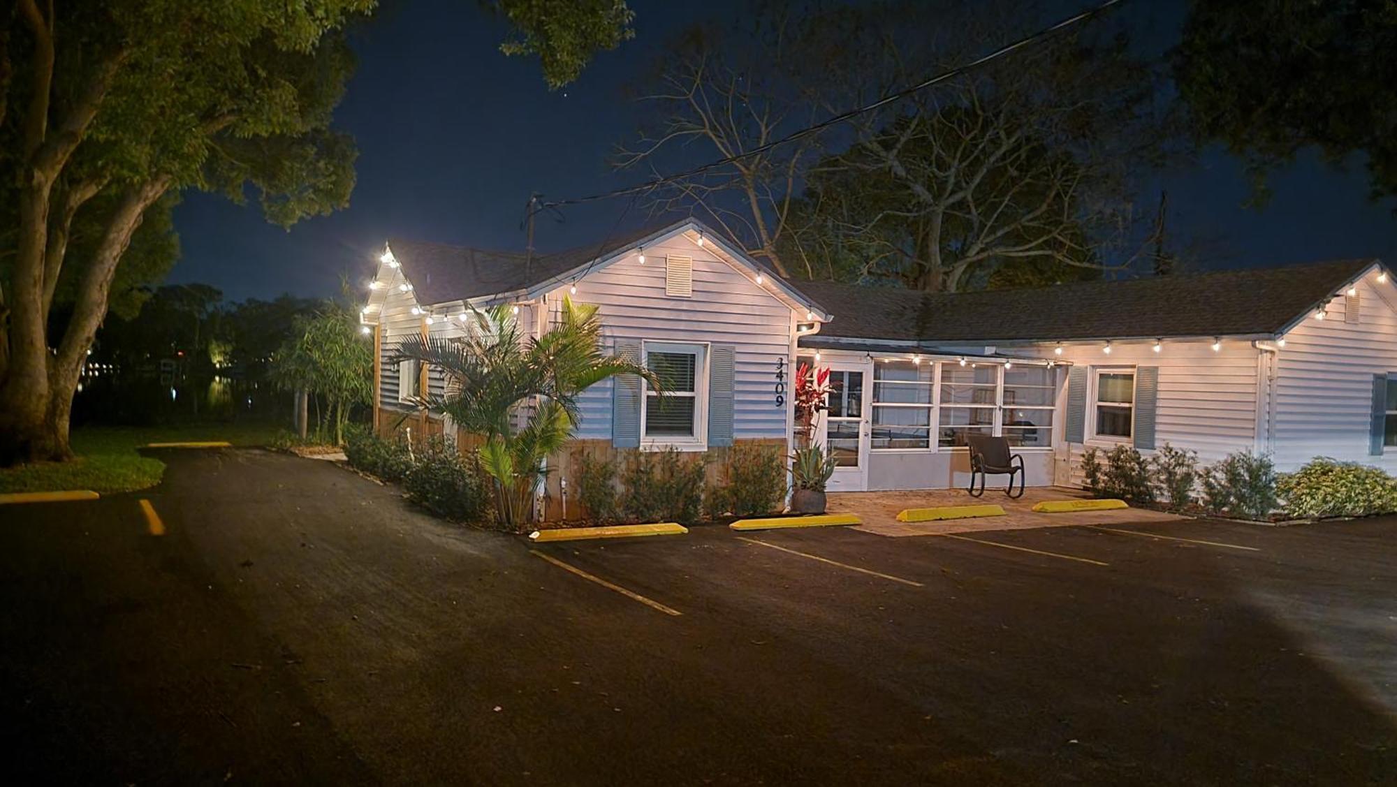 Orlando Lakefront Tiny Homes 6 Plus Month Rentals Room photo